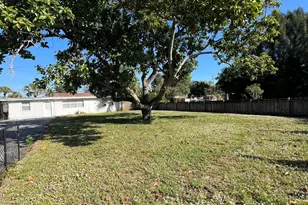 2819 Holly Rd, West Palm Beach, FL 33406 - Photo 12