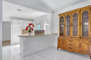 10404 Carmen Ln, Royal Palm Beach, FL 33411 - Photo 12