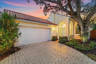 2614 La Lique Cir, Palm Beach Gardens, FL 33410 - Photo 2