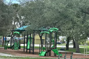 8812 SE Sandridge Ave, Hobe Sound, FL 33455 - Photo 22