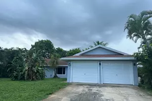 8812 SE Sandridge Ave, Hobe Sound, FL 33455 - Photo 2