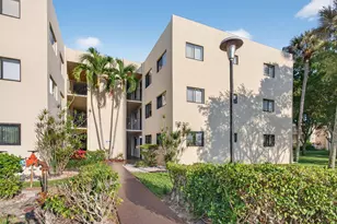 5220 Las Verdes Cir, Delray Beach, FL 33484 - Photo 2