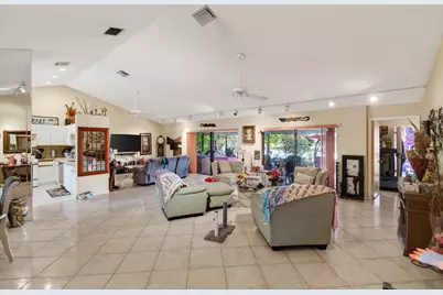 9303 Sun Pointe Drive, Boynton Beach, FL 33437 - Photo 4