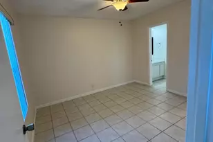 21890 Lake Forest Cir, Boca Raton, FL 33433 - Photo 10