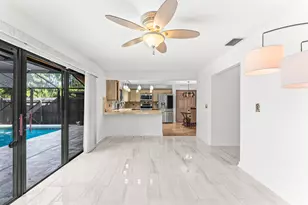 1075 Raintree Ln, Palm Beach Gardens, FL 33410 - Photo 10