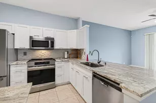 3162 Via Poinciana, Lake Worth, FL 33467 - Photo 12