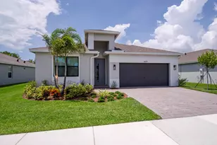 2071 NE Cedar St, Jensen Beach, FL 34957 - Photo 2