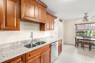 447 Burgundy J, Delray Beach, FL 33484 - Photo 8
