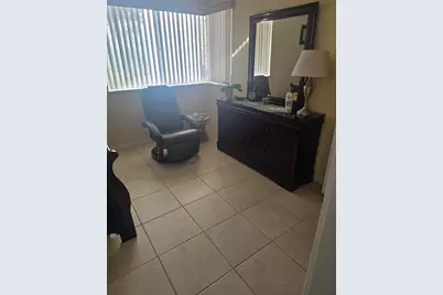 3186 Via Poinciana, Unit #110, Lake Worth, FL 33467 - Photo 10