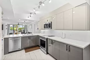 18 Royal Palm Way, Boca Raton, FL 33432 - Photo 2