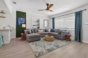 111 SW 3rd Ct, Boynton Beach, FL 33435 - Photo 2