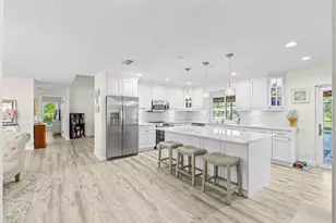 15270 Meadow Wood Dr, Wellington, FL 33414 - Photo 4