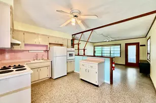 1601 NE Maureen Ct, Jensen Beach, FL 34957 - Photo 4