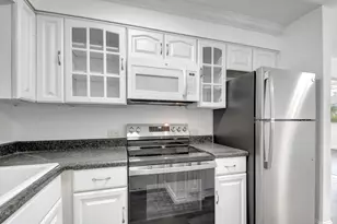 510 Lake Shore Dr, Lake Park, FL 33403 - Photo 2