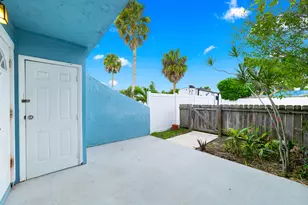 902 Shorewinds Dr, Hutchinson Island, FL 34949 - Photo 2