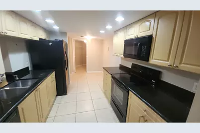 2025 Lavers Circle, Unit #D303, Delray Beach, FL 33444 - Photo 6