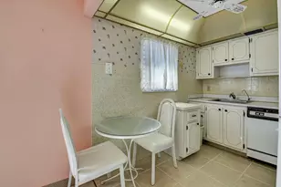 325 Saxony G, Delray Beach, FL 33446 - Photo 12