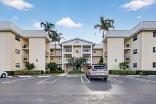 12 Colonial Club Dr, Boynton Beach, FL 33435 - Photo 2