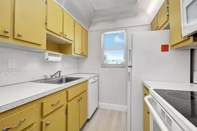 1802 Ocean Drive #112, Boynton Beach, FL 33426 - Photo 4