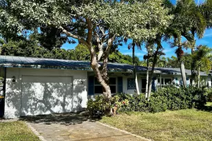 1661 SE 14th St, Stuart, FL 34996 - Photo 2