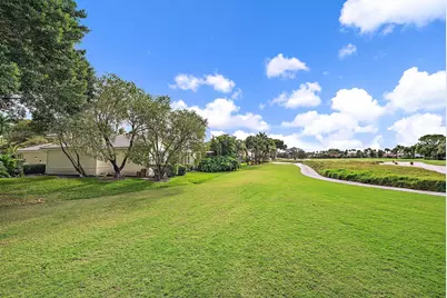 8205 Sandpiper Way, West Palm Beach, FL 33412 - Photo 32