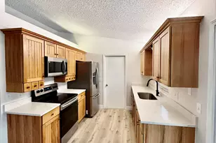 520 NW Azalea Ave, Port Saint Lucie, FL 34983 - Photo 8