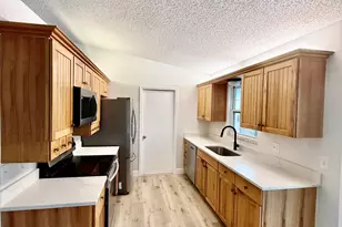 520 NW Azalea Ave, Port Saint Lucie, FL 34983 - Photo 10