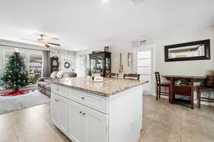 301 SE 10th Ct, Deerfield Beach, FL 33441 - Photo 10