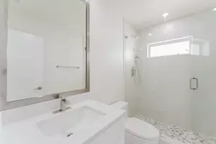 3199 NE 6th Dr, Boca Raton, FL 33432 - Photo 16