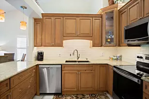 2537 SE Tropical East Circle E, Port Saint Lucie, FL 34952 - Photo 10