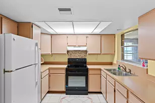 821 SE Solaz Ave, Port Saint Lucie, FL 34983 - Photo 8