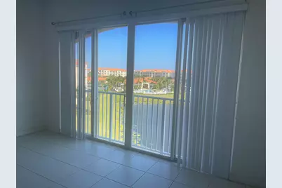 1 Harbour Isle Ph01 Drive E, Unit #1, Fort Pierce, FL 34949 - Photo 2