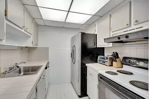 1131 SE 4th St, Boynton Beach, FL 33435 - Photo 10