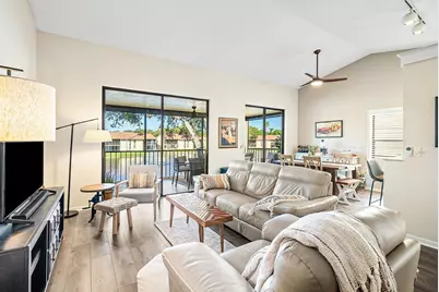 10423 S Circle Lake Drive, Unit #202, Boynton Beach, FL 33437 - Photo 6