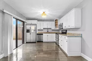 1015 10th Ct, Palm Beach Gardens, FL 33410 - Photo 4