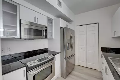 700 E Boynton Beach Boulevard, Unit #403, Boynton Beach, FL 33435 - Photo 8