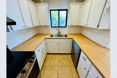 125 S Palmway Avenue, Unit #4, Lake Worth Beach, FL 33460 - Photo 8