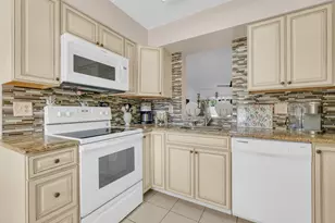 7301 Amberly Ln, Delray Beach, FL 33446 - Photo 6