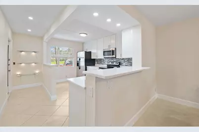 1090 Guildford E, Unit #1090, Boca Raton, FL 33434 - Photo 4