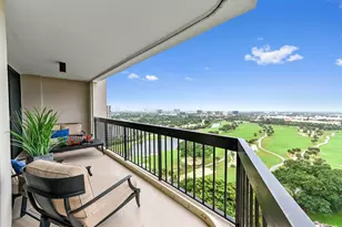 2425 Presidential Way, West Palm Beach, FL 33401 - Photo 2