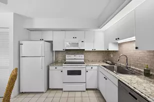 357 Prestwick Cir, Palm Beach Gardens, FL 33418 - Photo 18