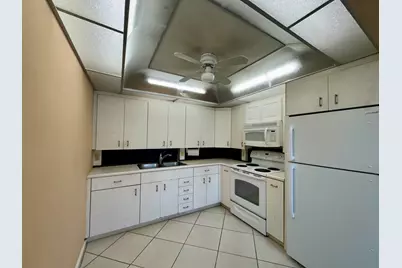 4053 Hythe C, Boca Raton, FL 33434 - Photo 8