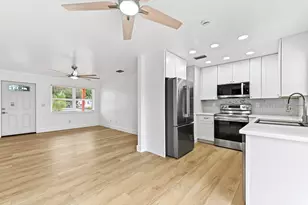 908 SE Hall St, Stuart, FL 34994 - Photo 6