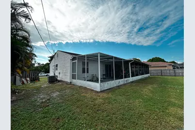 1853 SE Dranson Circle, Port Saint Lucie, FL 34952 - Photo 18