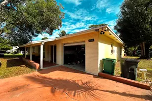 2510 Newport Dr, Fort Pierce, FL 34982 - Photo 4