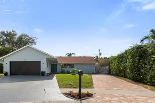 3904 NW Tracewood Ln, Boynton Beach, FL 33436 - Photo 2