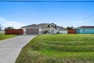 434 SW Jeanne Ave, Port Saint Lucie, FL 34953 - Photo 2