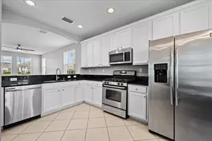 647 Castle Dr, Palm Beach Gardens, FL 33410 - Photo 10