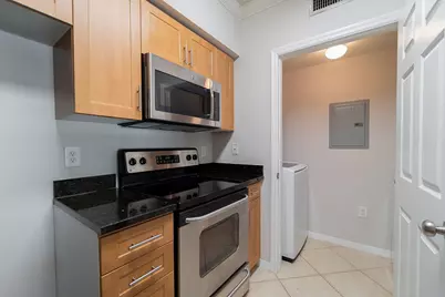 6386 Emerald Dunes Drive, Unit #203, West Palm Beach, FL 33411 - Photo 8