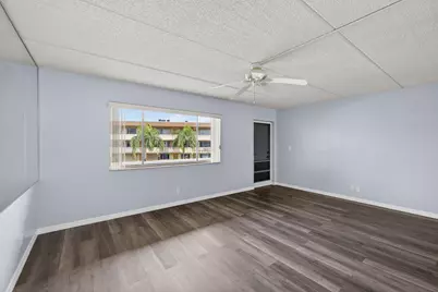 700 Village Green Court, Unit #206, Palm Springs, FL 33461 - Photo 8